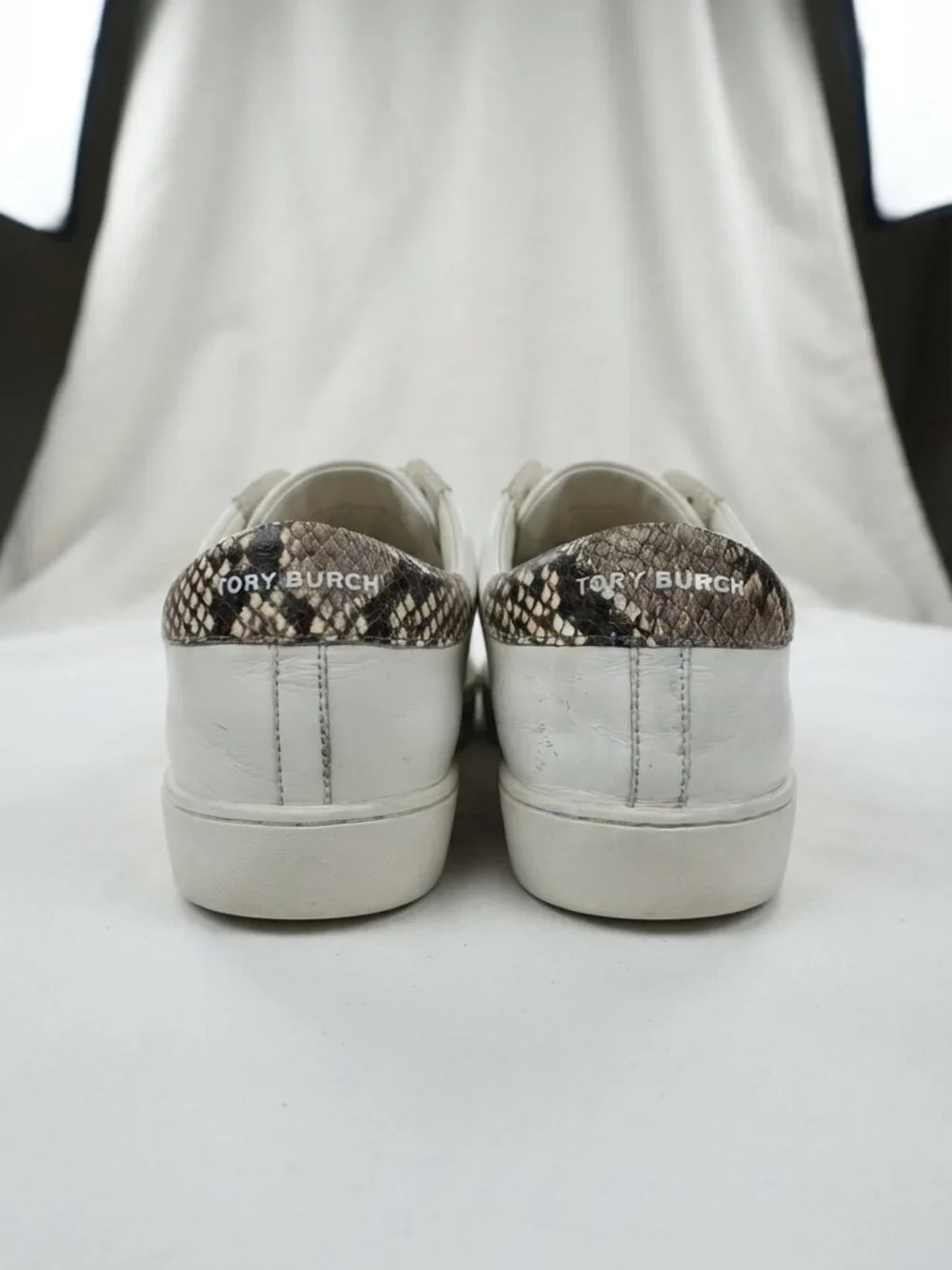 EUC Tory Burch Leigh Logo Sneakers White Leather Snake Trim Designer Low-Top